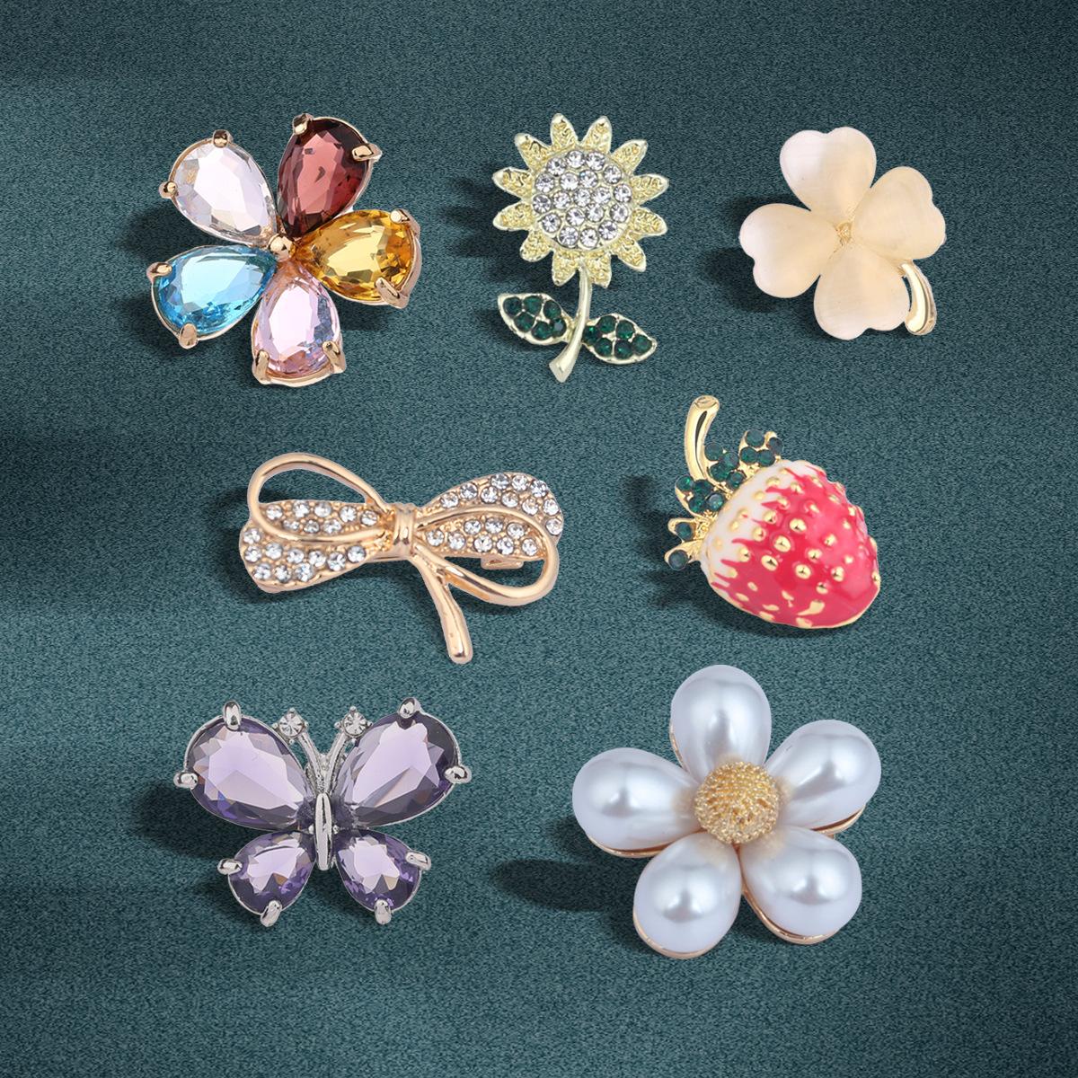 summer brooch for women horse needle brooch lightweight simple wardrobe malfunction proof pin high-end luxury collar pin safety pin decorations wholesale