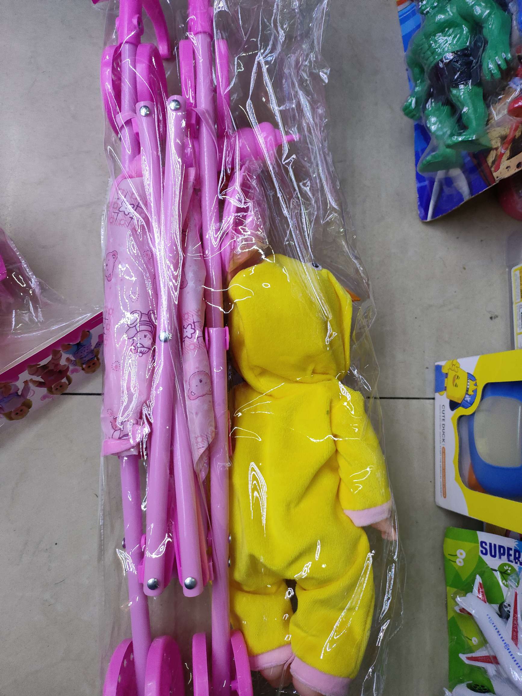 新款热销娃娃带推车，卡头袋包装，清装不混装。17.9/个，48个/箱。娃娃新款热销高档精美详情图6