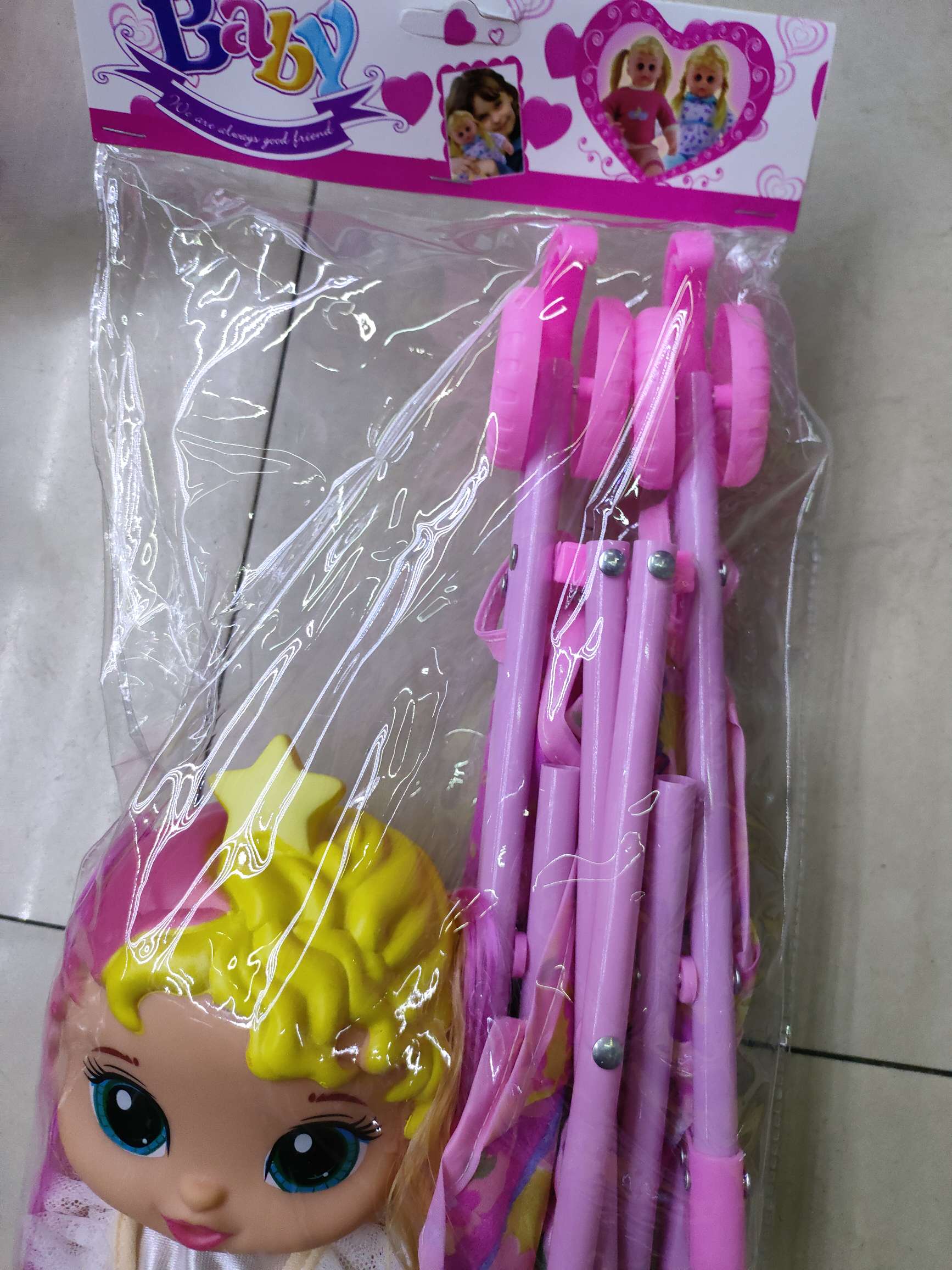 新款热销娃娃带推车，卡头袋包装。17.8/个，96个/箱。娃娃新款热销高档精美玩具娃娃