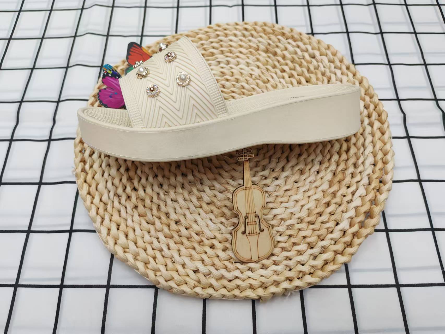 Outwear antideslizante 2024 nueva plataforma zapatillas de verano de moda de las mujeres zapatillas frescas multiplo slip-flop soft suela zapatillas frescas details Picture