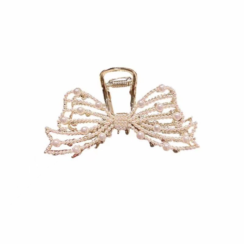 Wholesale of popular bow water diamond hair clips in Dongdaemun, South Korea, and popular pearl diamond grab clips for women and alloy shark clips Application Scenario