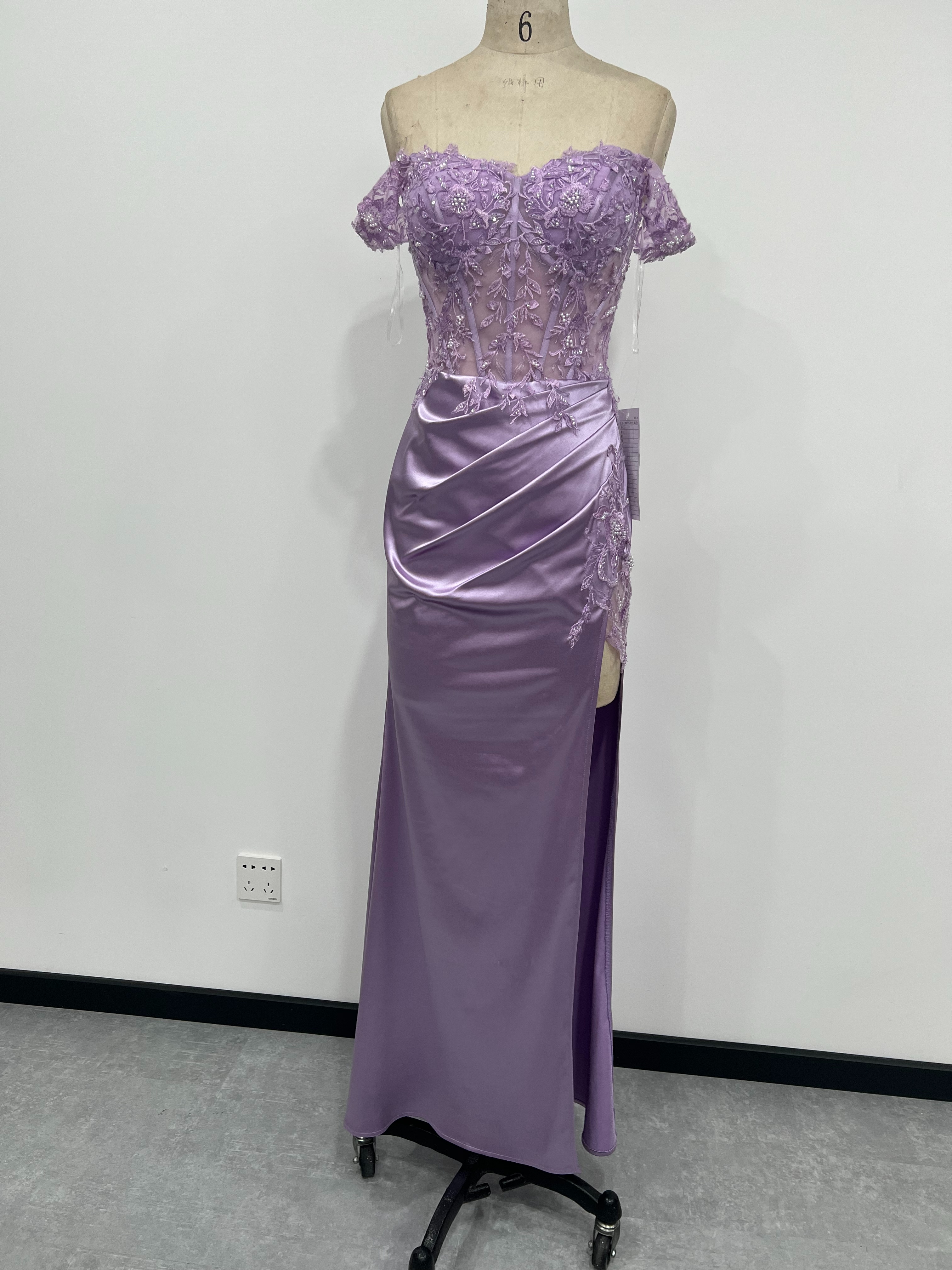 礼服/婚纱礼服/旗袍少女修身气质/大码婚纱/秀禾产品图