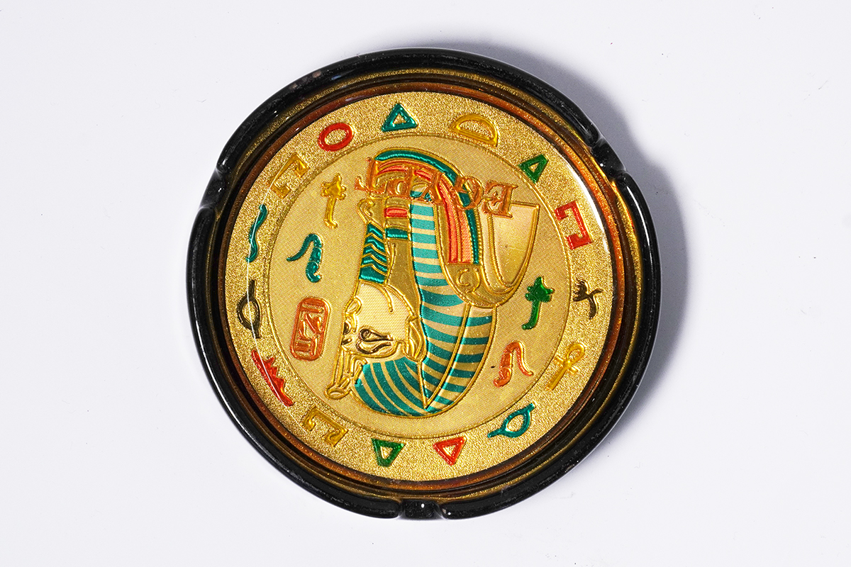 家用烟灰缸实物图