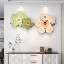 2023 new restaurant clock wall clock living room simple modern atmosphere trending creative clock wall-mounted home decoration
