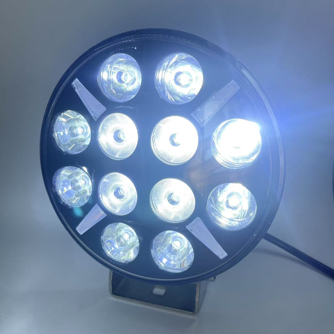 Truck LED lights, Volvo European truck lights, searchlights, fog lights, roof lights, yellow and white lights, Russian foreign trade Specification image