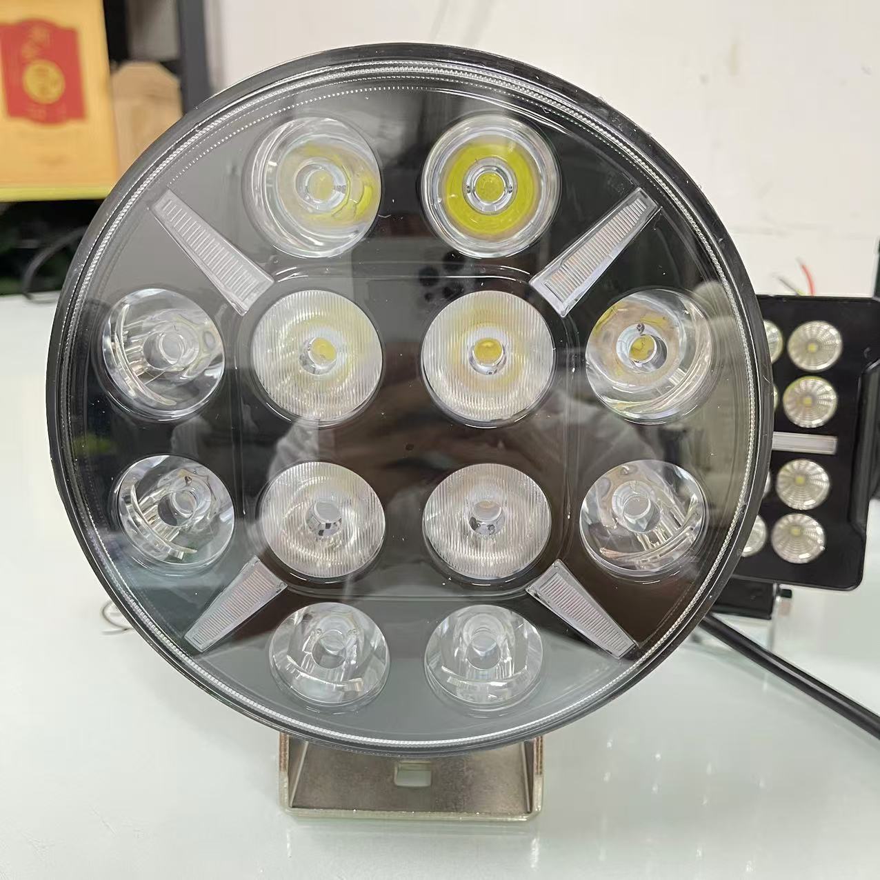 Truck LED lights, Volvo European truck lights, searchlights, fog lights, roof lights, yellow and white lights, Russian foreign trade