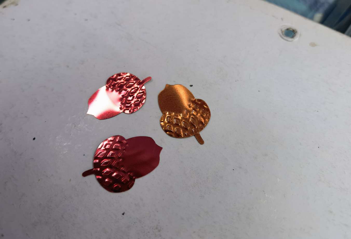 Pinecone sequin 20mm, eco-friendly in multiple colors, suitable for children's handicrafts, bags and various accessories, Jincan 148 Specification image