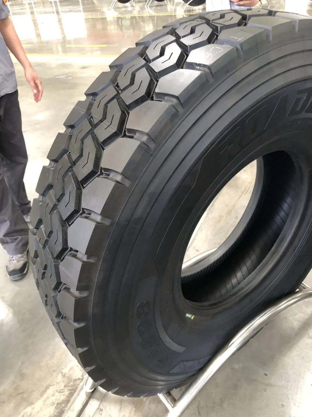 高品质子午线纵向花纹重型卡车轮胎内胎卡车 TBR 轮胎产品图
