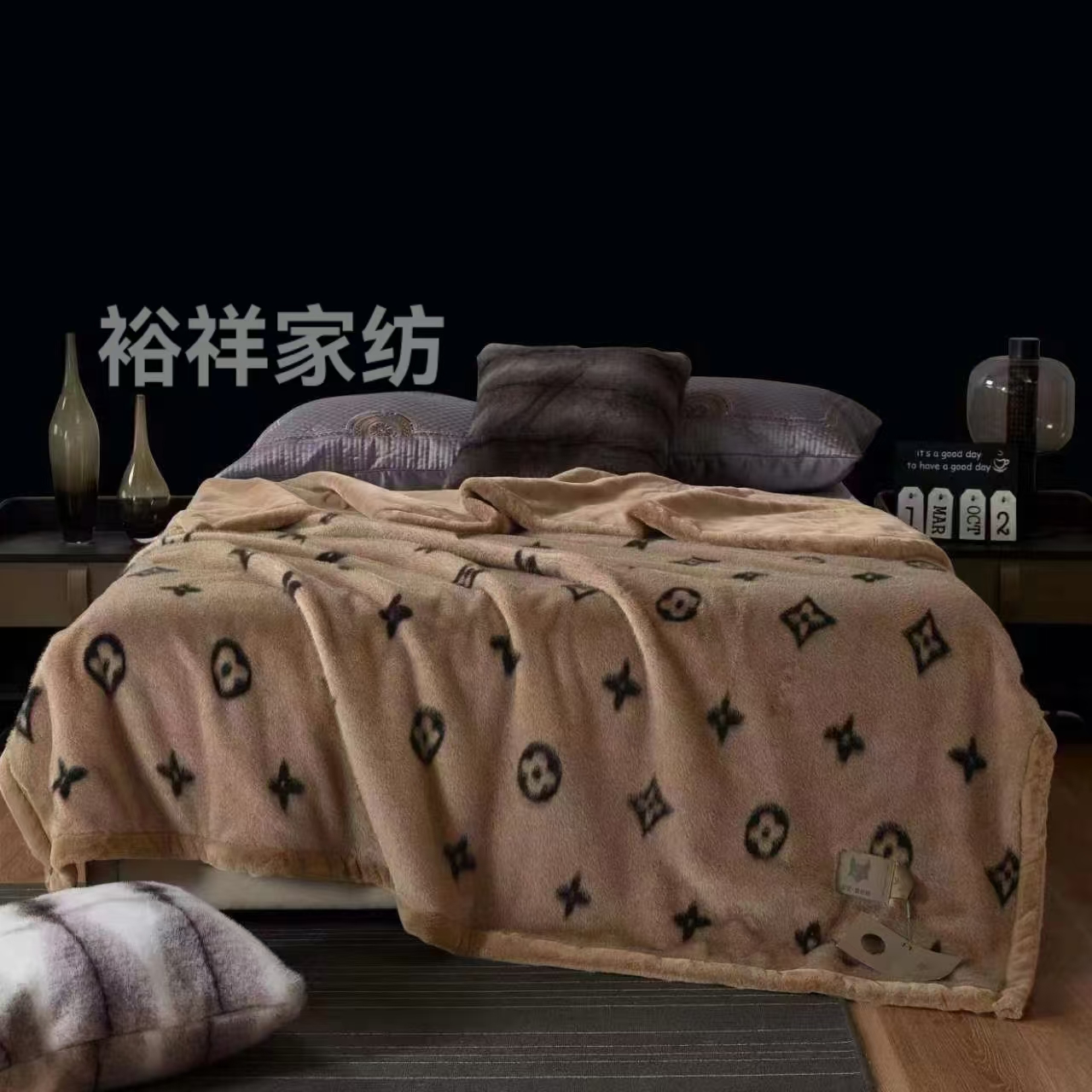 The thick, double-sided fleece printed high-end brand blanket can be mixed and matched in color for cross-border use Specification image