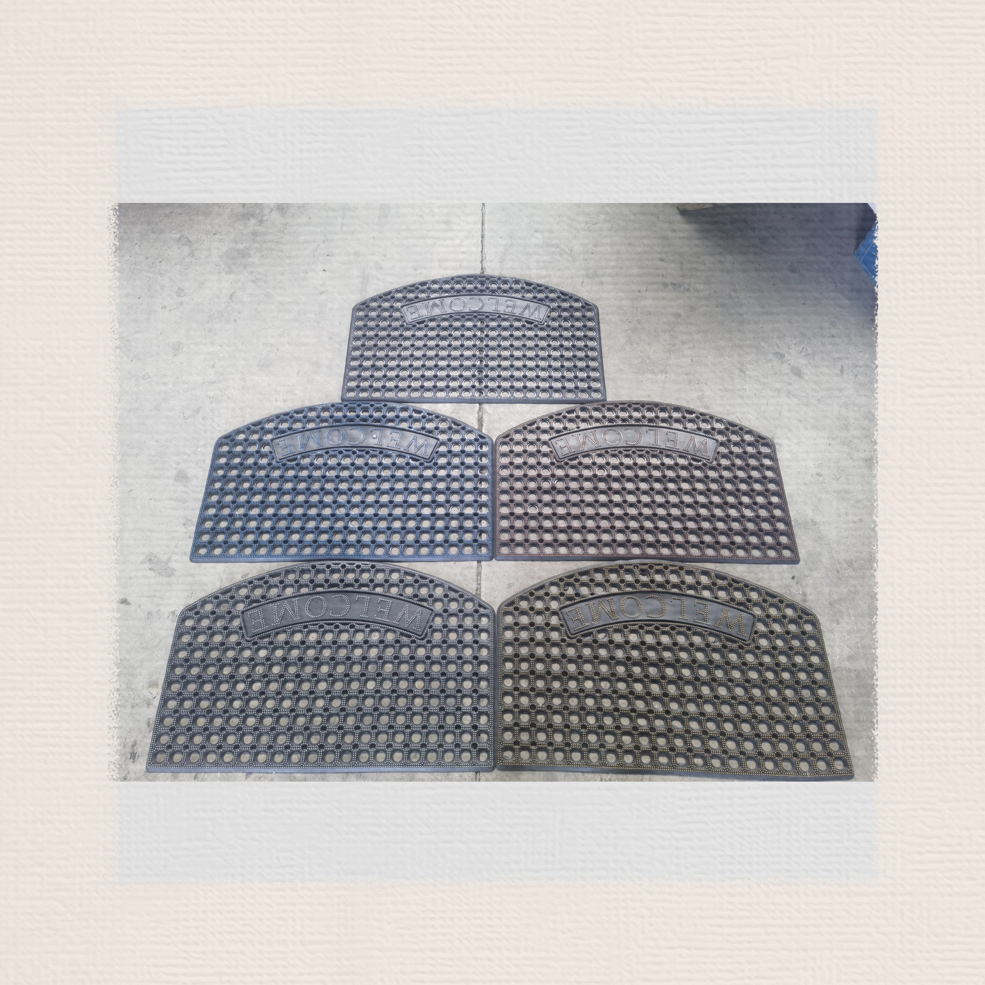 PVC round hole door mat, kitchen waterproof mat, bathroom mat, anti-slip mat, injection molded welcome floor mat, size 40*60cm, mixed with 5 regular colors Specification drawing