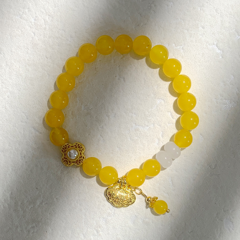 Yellow agate bracelets for men and women, yellow chalcedony bracelets, with a high-end, sweet, fresh and simple style. Available for wholesale in stock, exclusively for cross-border trade Application Scenario