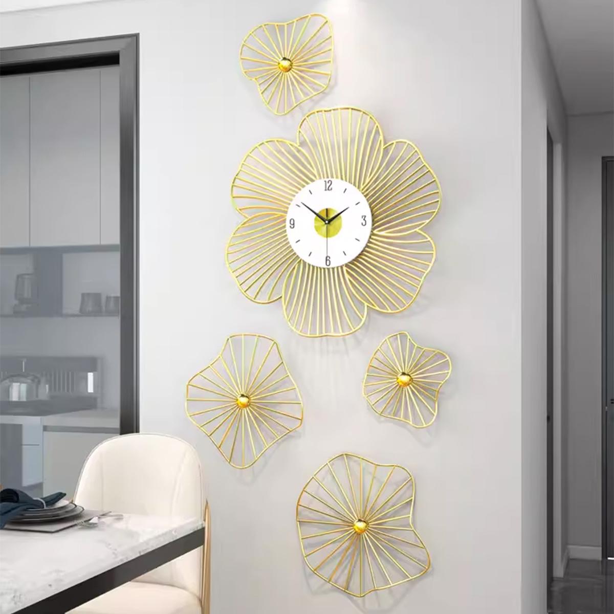 2024 new light luxury clock wall clock living room home simple modern atmosphere internet-famous decoration restaurant ideas clock