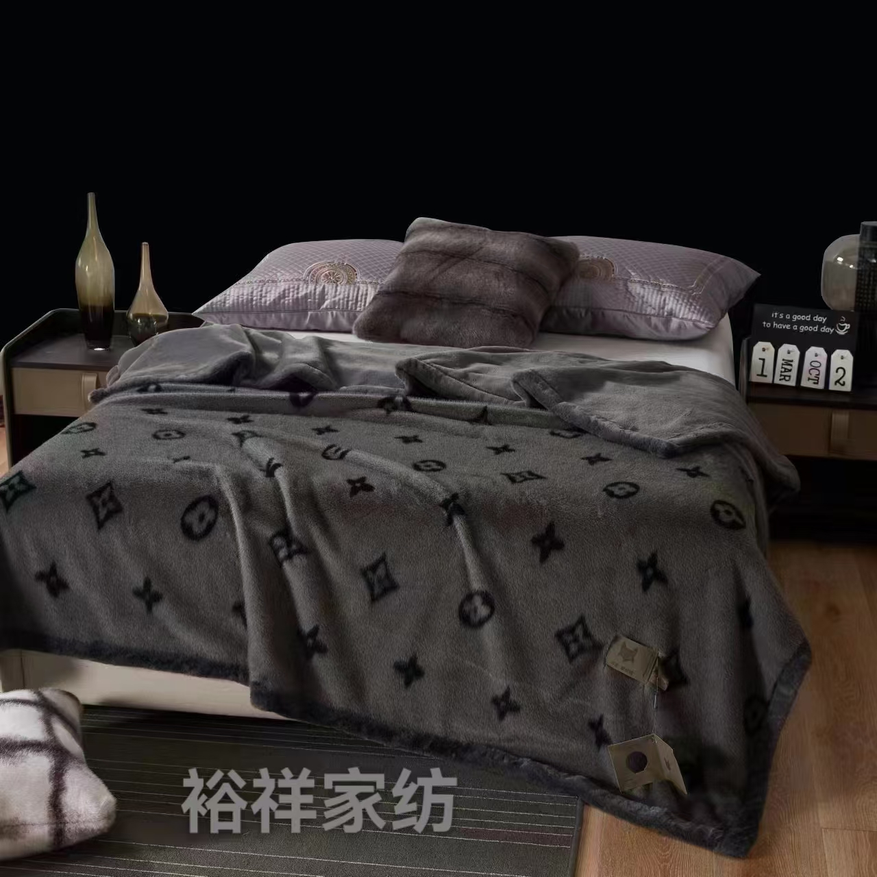 The thick, double-sided fleece printed high-end brand blanket can be mixed and matched in color for cross-border use