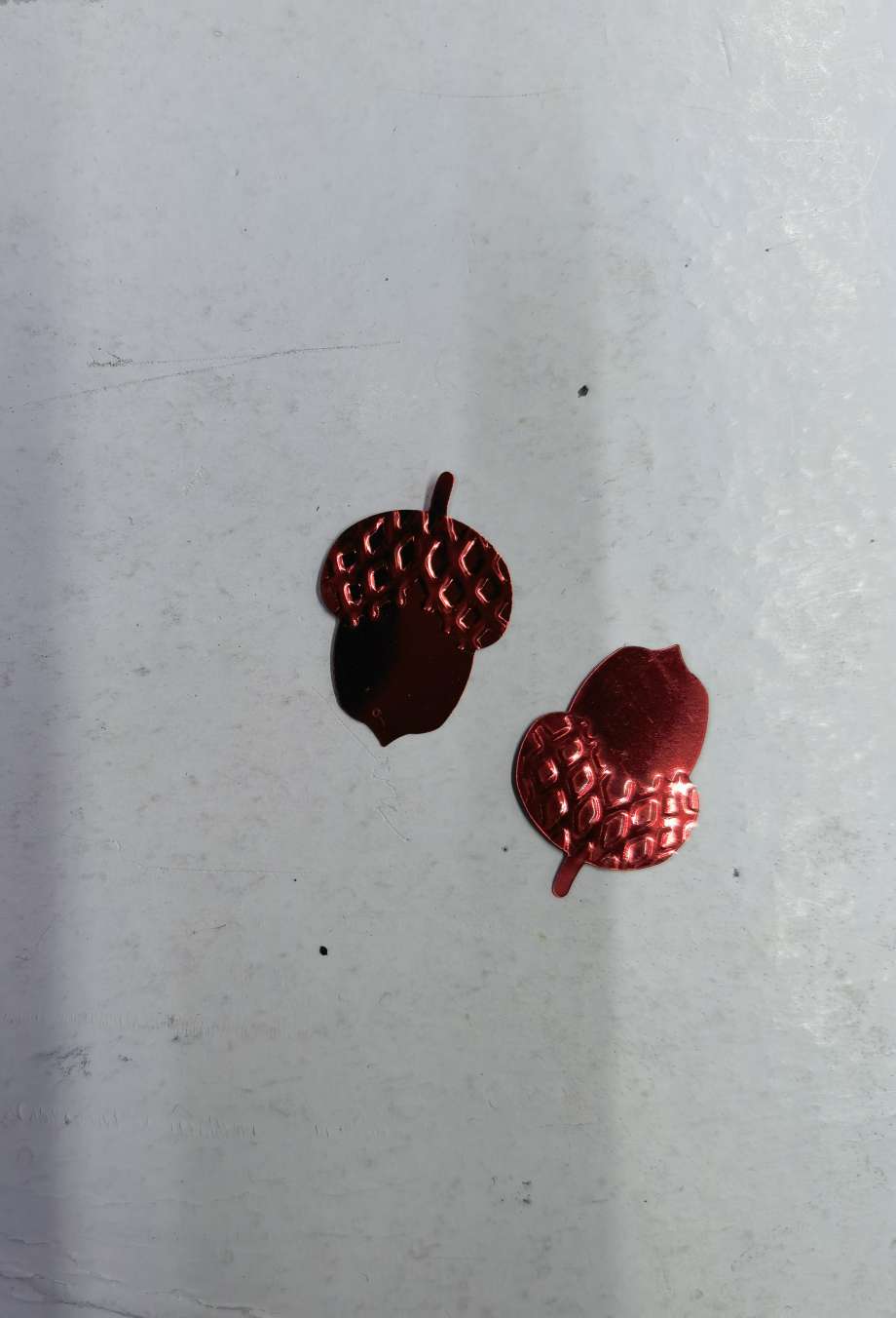 Pinecone sequin 20mm, eco-friendly in multiple colors, suitable for children's handicrafts, bags and various accessories, Jincan 148 Application Scenario