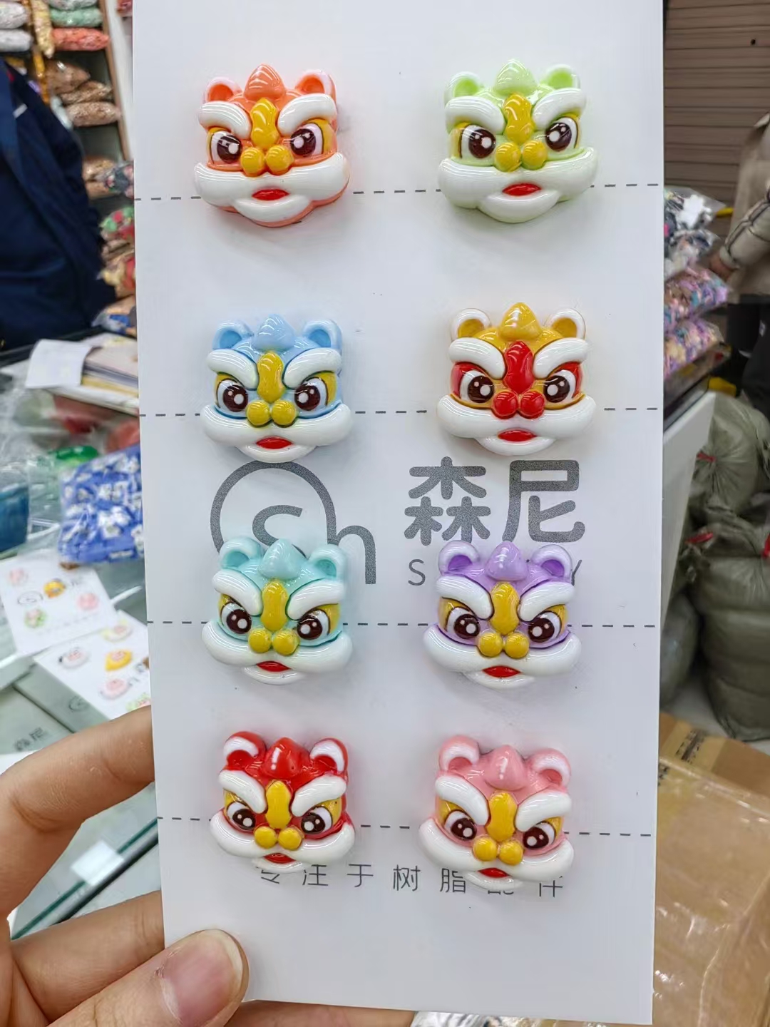 Wholesale of national trend handmade diy cream glue phone cases, headwear, hair clips, resin accessories, colorful facial masks, little lions