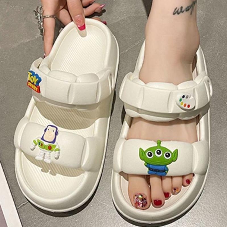 Fashionable Outdoor Wear Comfortable Foot-Mounted Shit Feeling Thick Bottom Lightweight Non-Slip Outdoor Two-Way Slippers for Women Outdoor Beach Shoes
