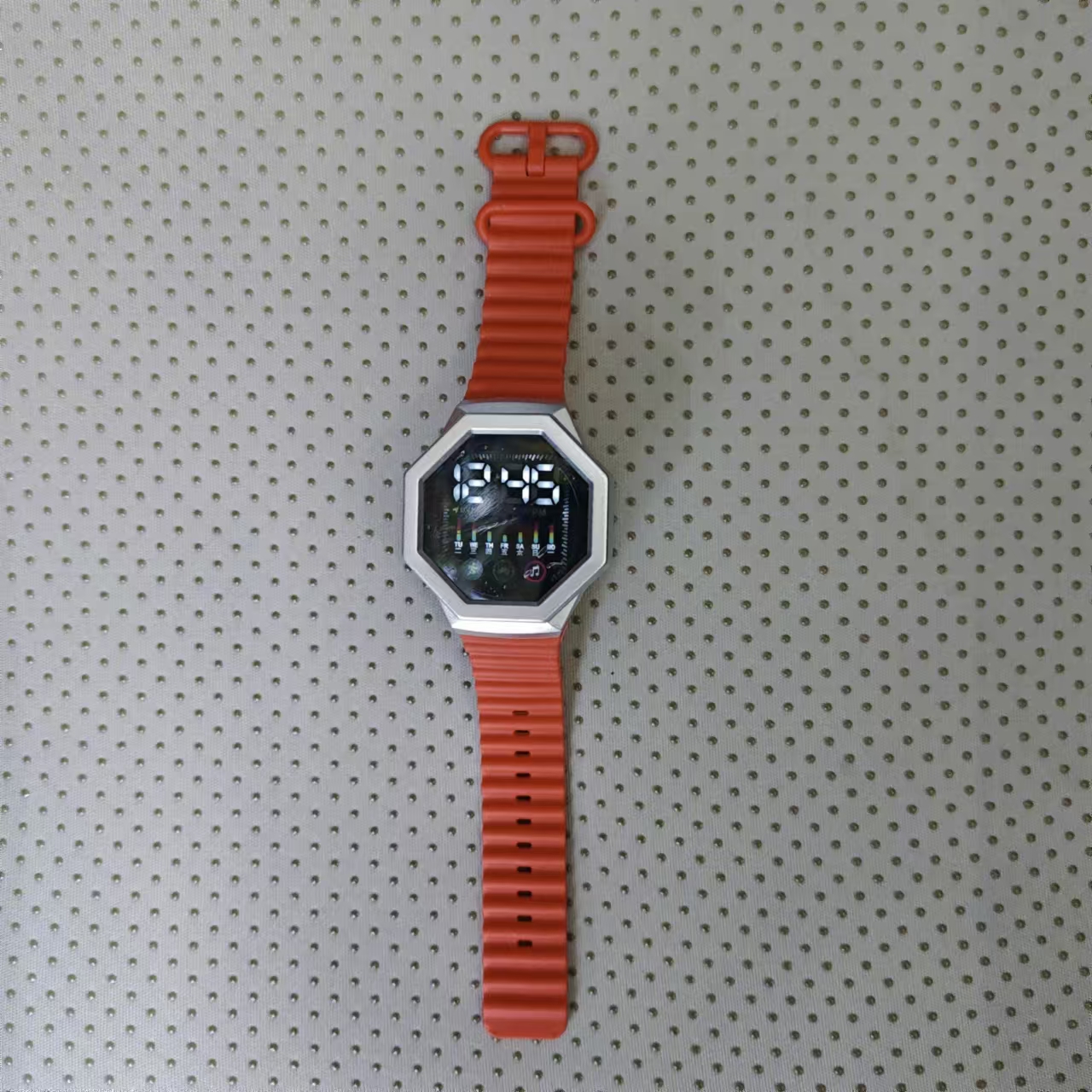 触屏电子表 学生运动时尚表  礼品活动赠送   单个OPP袋包装 厂家直销 P10 高高电子详情1