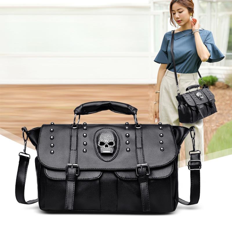 2019 new motorcycle double pocket punk rivet skull skull bag retro portable shoulder crossbody bag