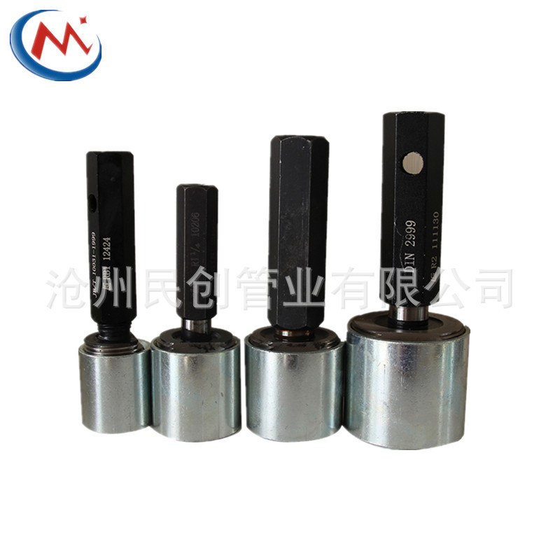 镀锌钢束接 圆管内丝 焊接直通 DN6-DN100规格齐全白底实物图