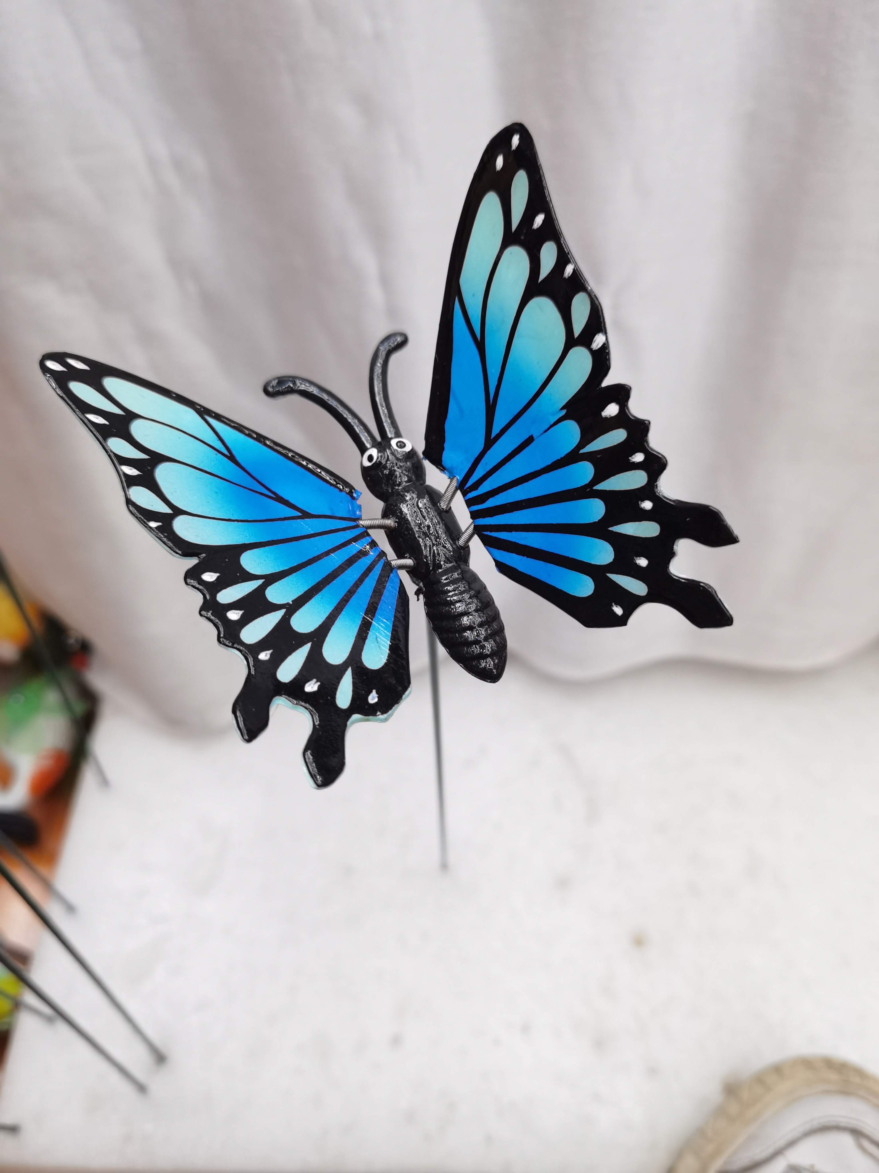 4-inch color multi-color simulated butterfly garden plug-in flower bed garden decoration handicrafts Application Scenario