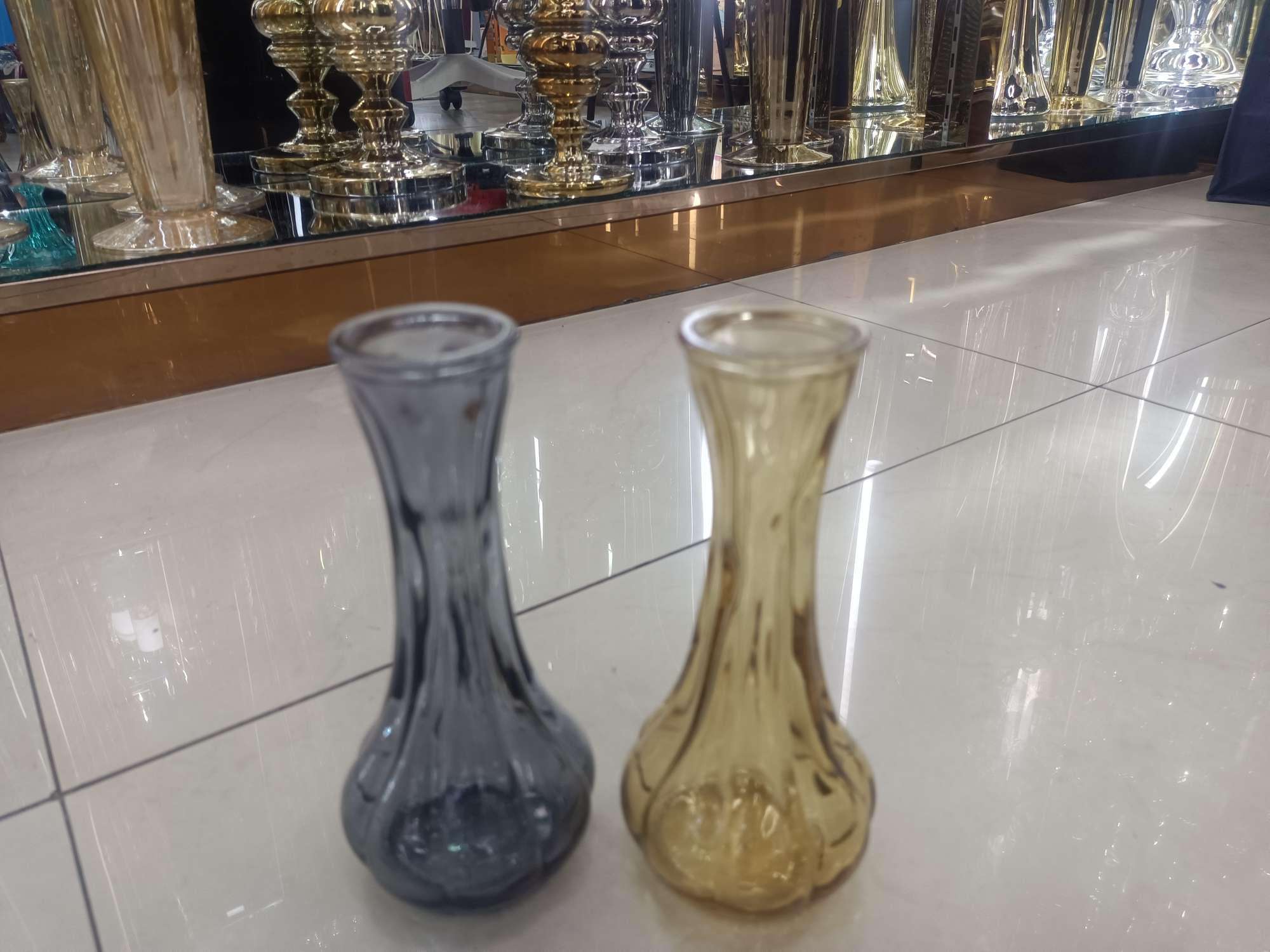 Exquisite glass vases and glass handicrafts