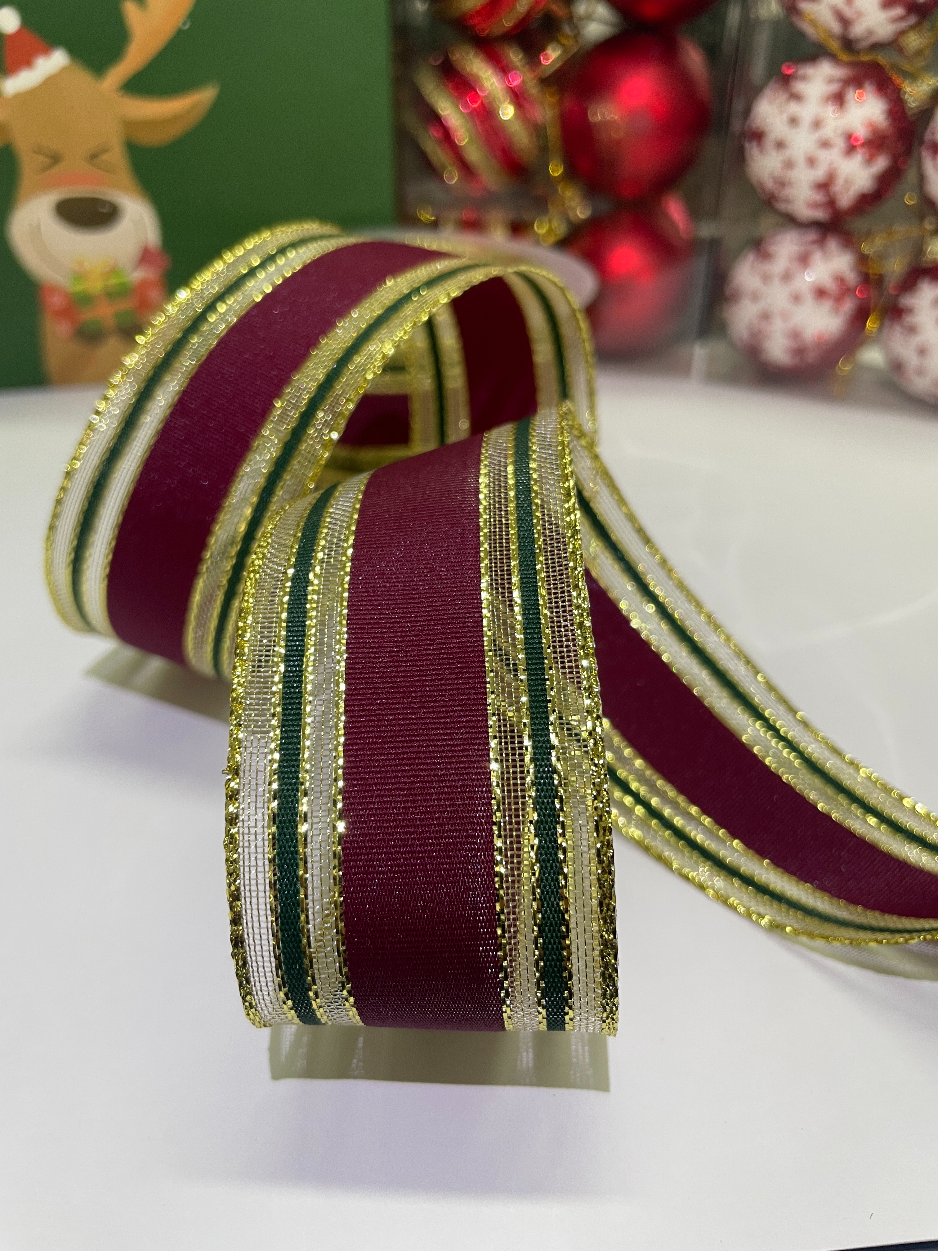 Item No. : 1261 Christmas Gift Packaging Decoration DIY Wine Red Dark Green Gold Onion Mesh Belt Golden Edge Christmas Webbing 3.8cm Application Scenario