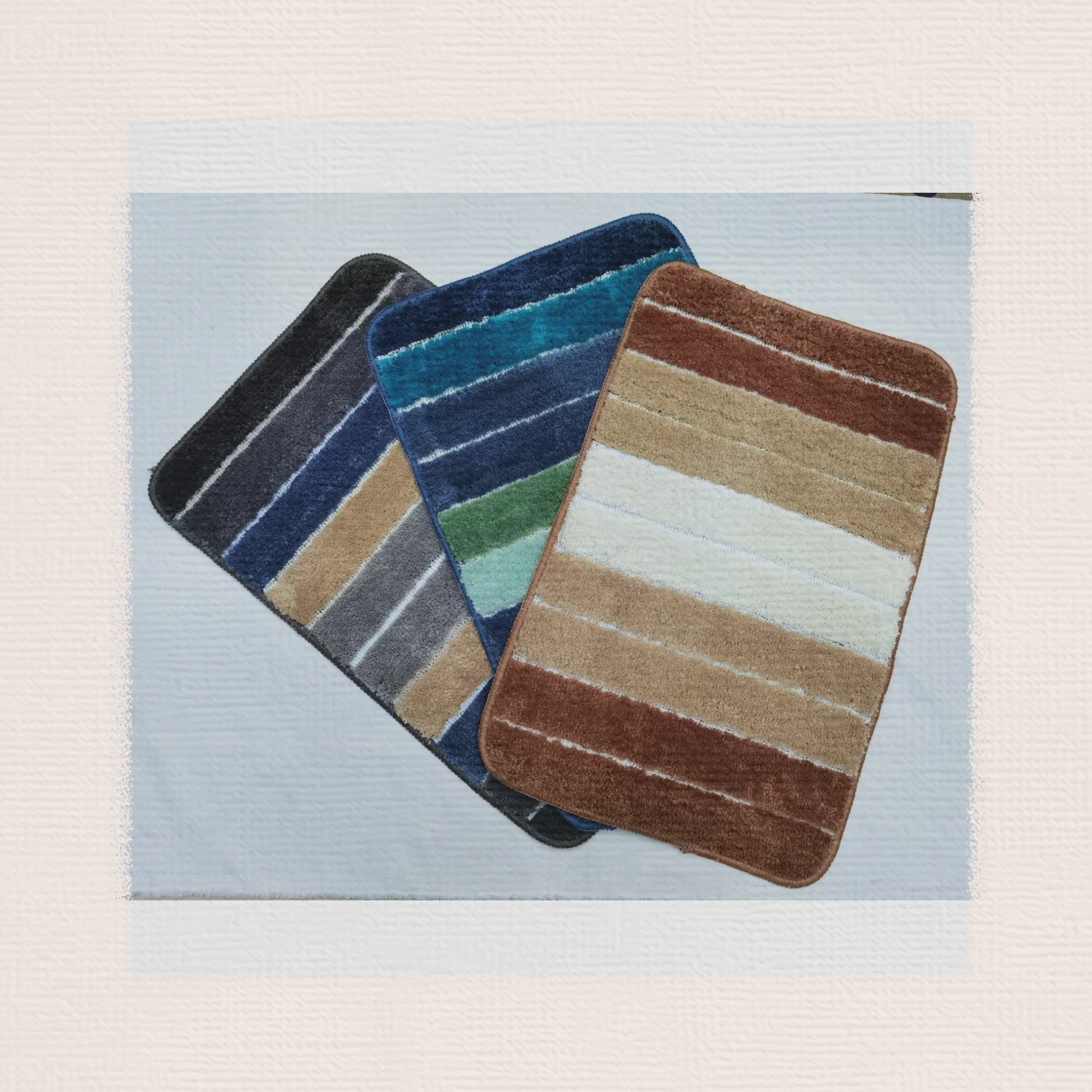 The new TPR base high and low striped floor mat carpet, water-absorbing and anti-slip mat, super fiber floor mat, striped door mat, the bottom is TPR mat, the fabric is super fiber, the color is randomly matched, the color size is 38*58CM Item Picture