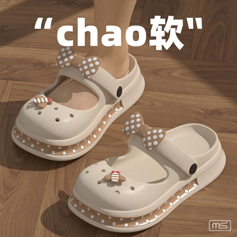 24-year new student hole shoes outer wear thick bottom non-slip shit feeling cartoon bow ladies' sandals