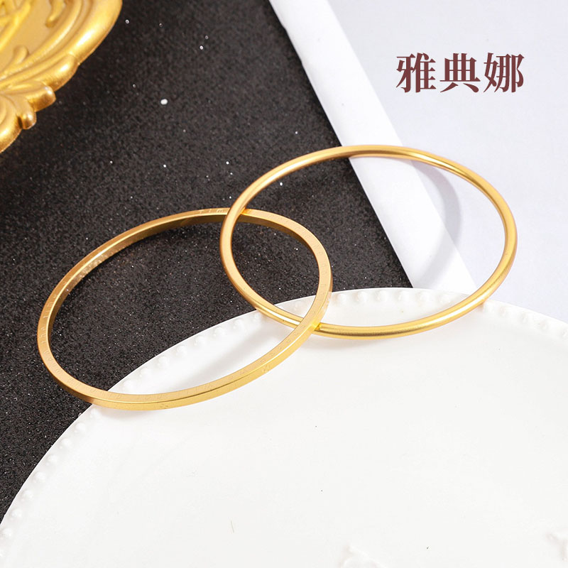 In 2024, Douyin's best-selling simple double-loop four-leaf clover bracelet, sand gold titanium steel plain loop coil bracelet, non-fading women's fine traditional plain loop bracelet Item Picture