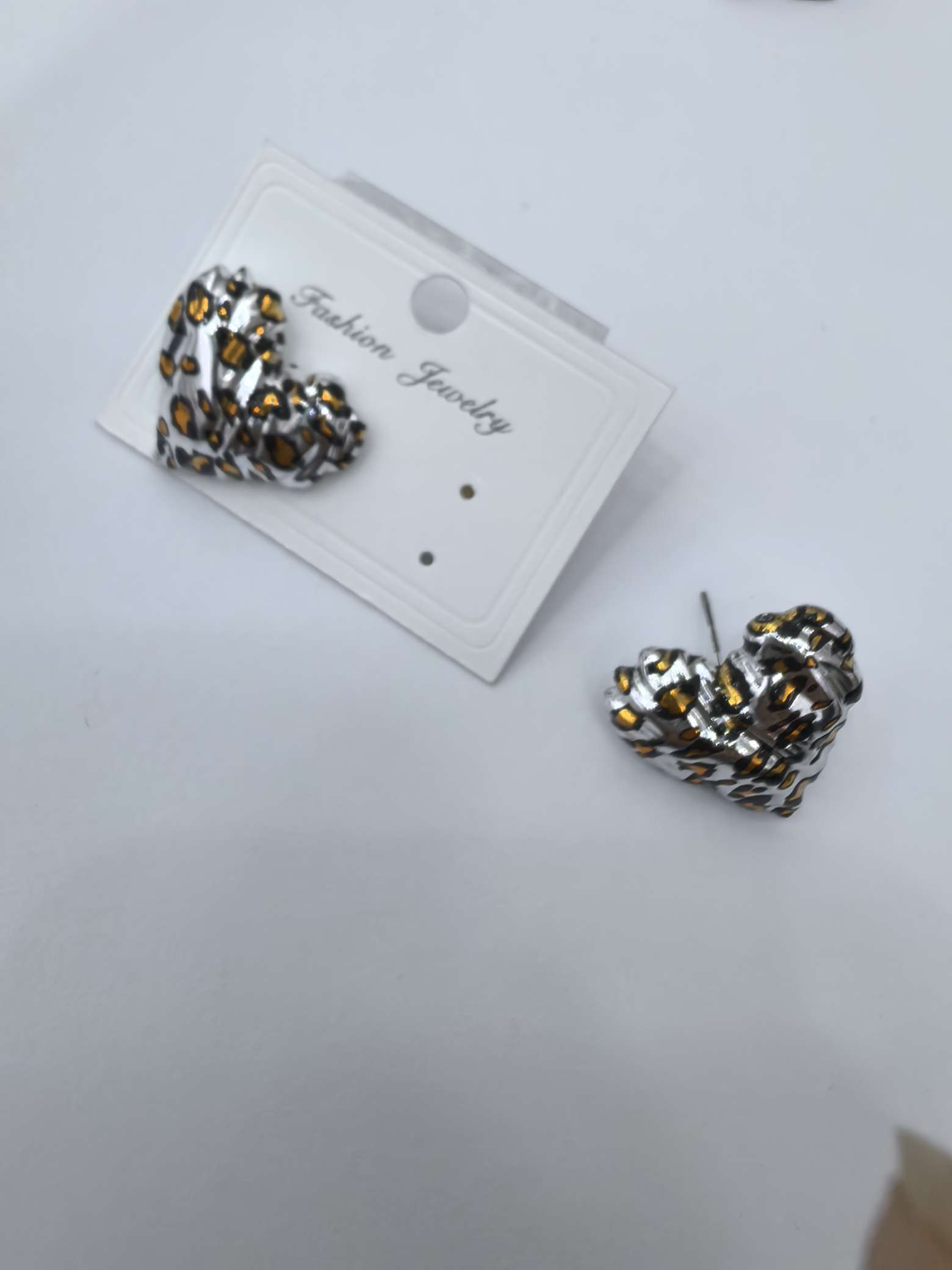 饰品店推荐 玻璃耳环耳饰 独特设计耳夹 高级感时尚耳环 简约风格耳饰精选细节图