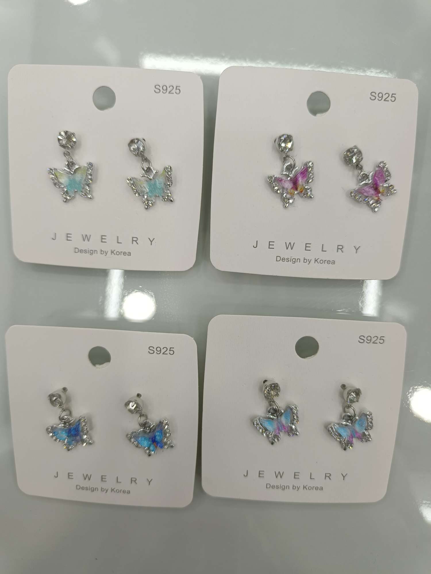 Creative pearl stud earrings, unique design, simple and fashionable, ladies' jewelry, unique taste, ear decoration details Picture