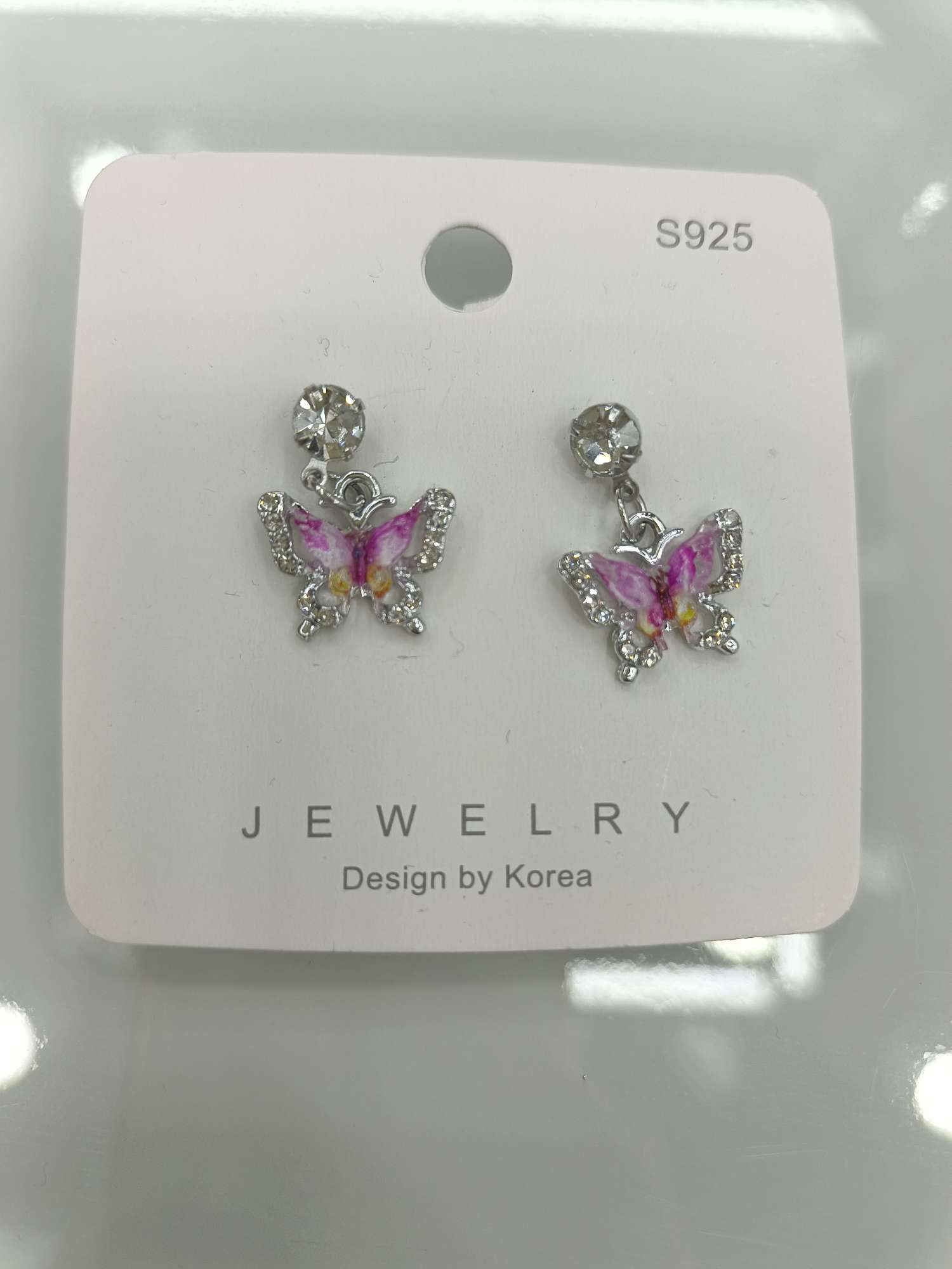 Creative pearl stud earrings, unique design, simple and fashionable, ladies' jewelry, unique taste, ear decoration detail image 5