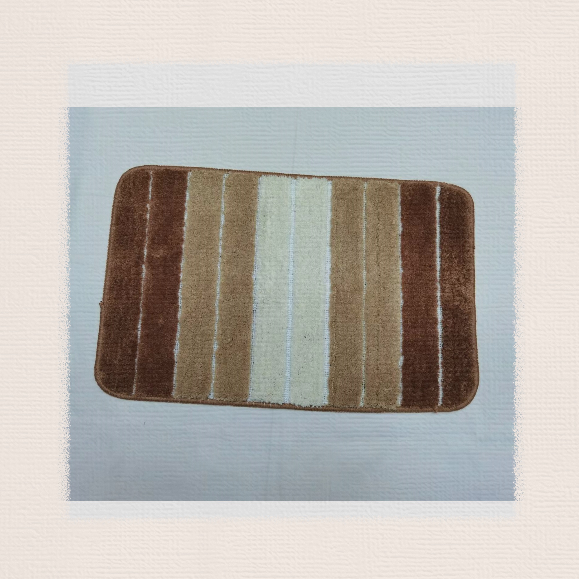 The new TPR base high and low striped floor mat carpet, water-absorbing and anti-slip mat, super fiber floor mat, striped door mat, the bottom is TPR mat, the fabric is super fiber, the color is randomly matched, the color size is 38*58CM Application Scenario