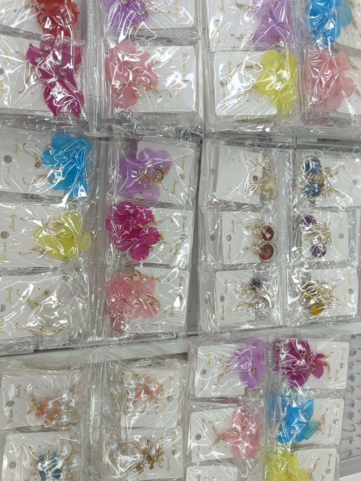 Creative jewelry pearl stud earrings, unique design earrings, simple and fashionable earrings, high-quality ladies' jewelry, exquisite earrings, butterfly stud earrings details Picture