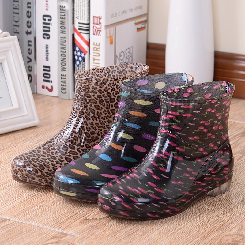2024 new low tube rain boots women fashion kitchen lady rain boots warm removable pvc water shoes women