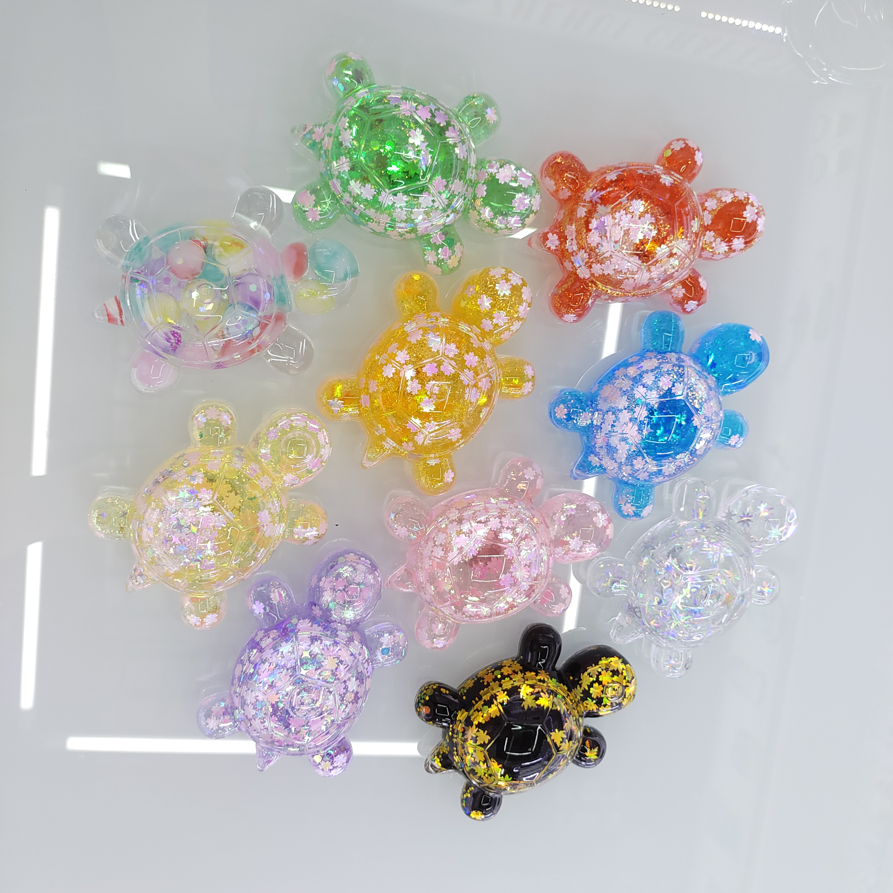 Zhehui Handicrafts Douyin Bestseller Turtle Flowing Sand Display, dazzling turtle, Black and gold Turtle dried flower oil display, blind box and blind bag diy gift Application Scenario