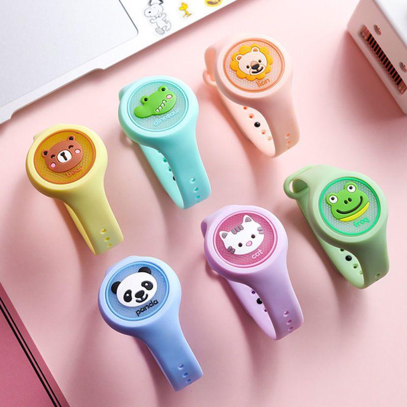 summer children's mosquito repellent watch cartoon flash mosquito repellent bracelet rotating bracelet anti-mosquito bracelet night market stall