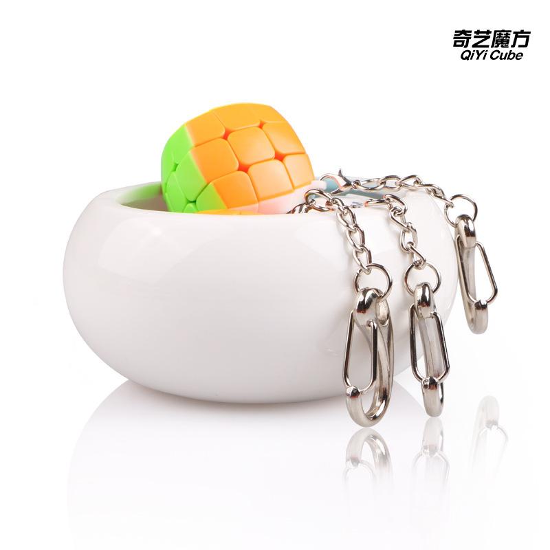 qiyi magic cube small steamed bun keychain cube 3.0cm third-order mini color smooth cube wholesale