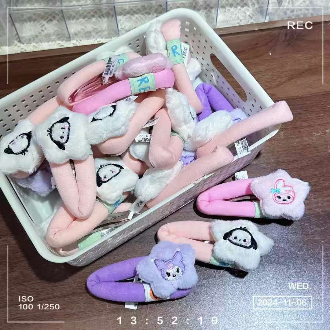 2024新款日用百货服饰配件 皮质钥匙扣女款可爱款式 钥匙链塑料挂件 创意礼品钥匙扣