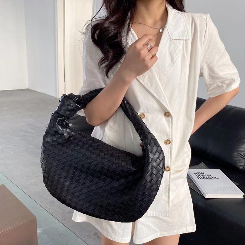amazon hot one-shoulder portable woven bag in stock wholesale fashion woven bag luxury pu spring hobo bag