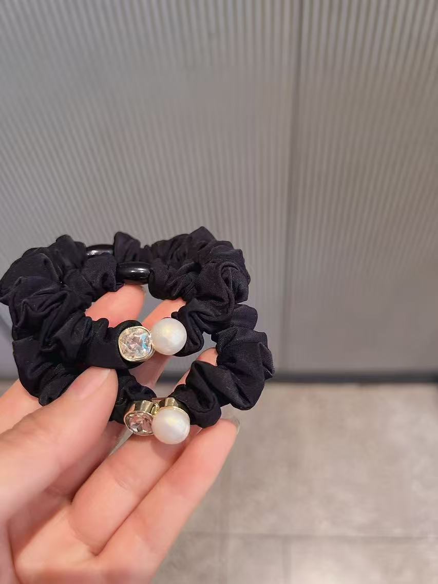 Five-pointed star small intestine hair tie for women, high-end look, simple and elegant, high-elasticity and durable rubber band, hair tie with pearls Specification image