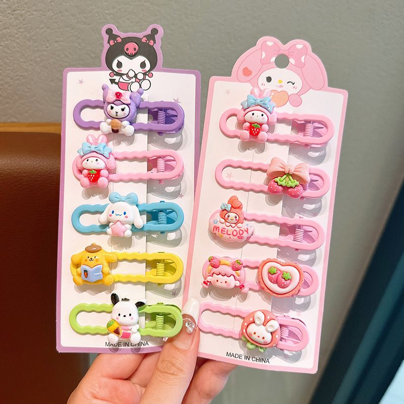 Sanrio hair clip set: Sweet and cute hair clips for girls, adorable hair clips, children's cartoon Kuromi side clips, no damage to hair Application Scenario