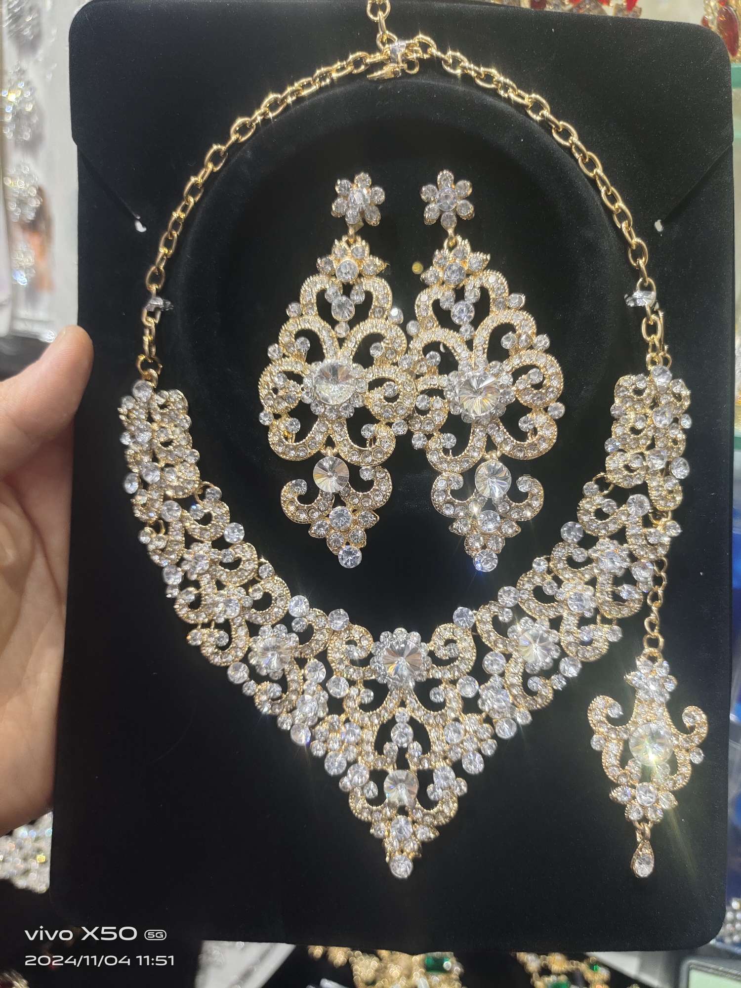 新娘头饰饰品 精致塑料皇冠 花瓣装饰 发饰 优雅新娘皇冠 婚礼必备品细节图