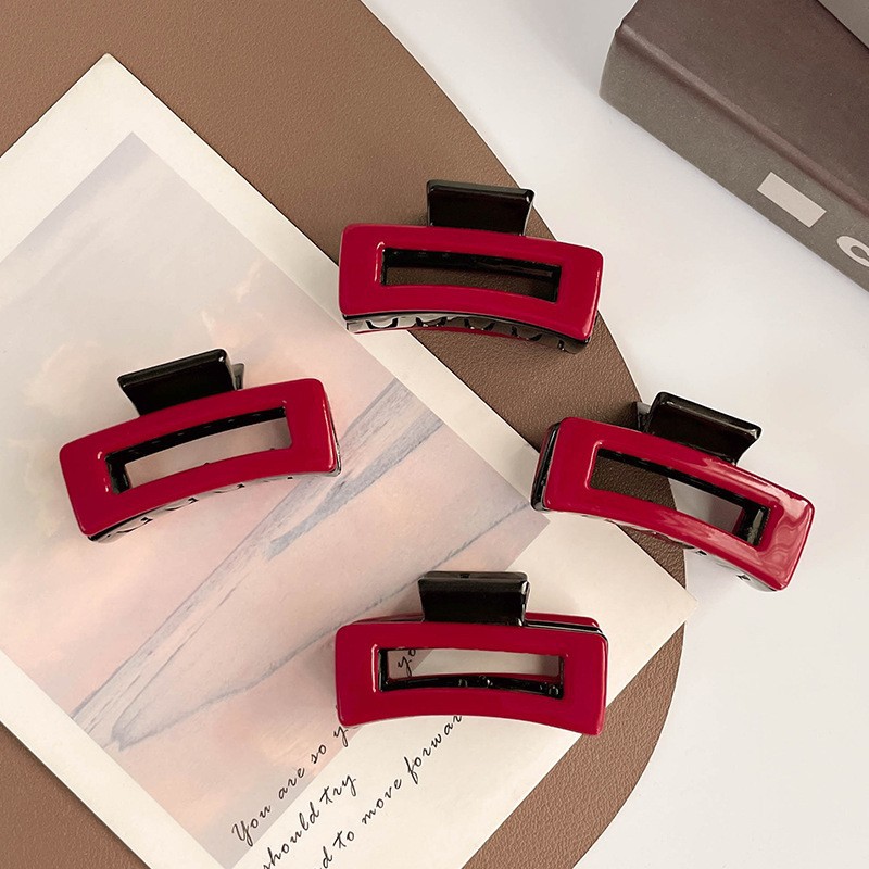 新客大红色时尚抓夹，展现出独特的精致感。它宛如一颗璀璨详情图9