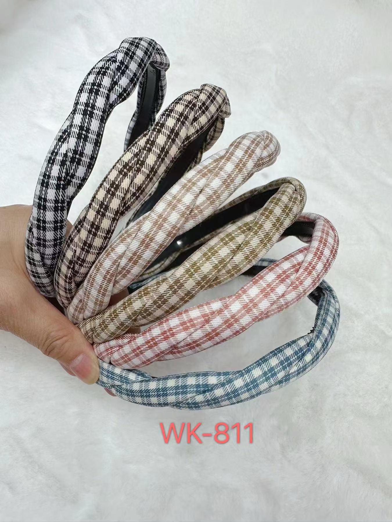 Retro checkered headbands and hairbands for autumn and winter, high headbands on the top of the head for women to wash their faces and press their hair, versatile outerwear hairbands, high-end headwear Item Picture