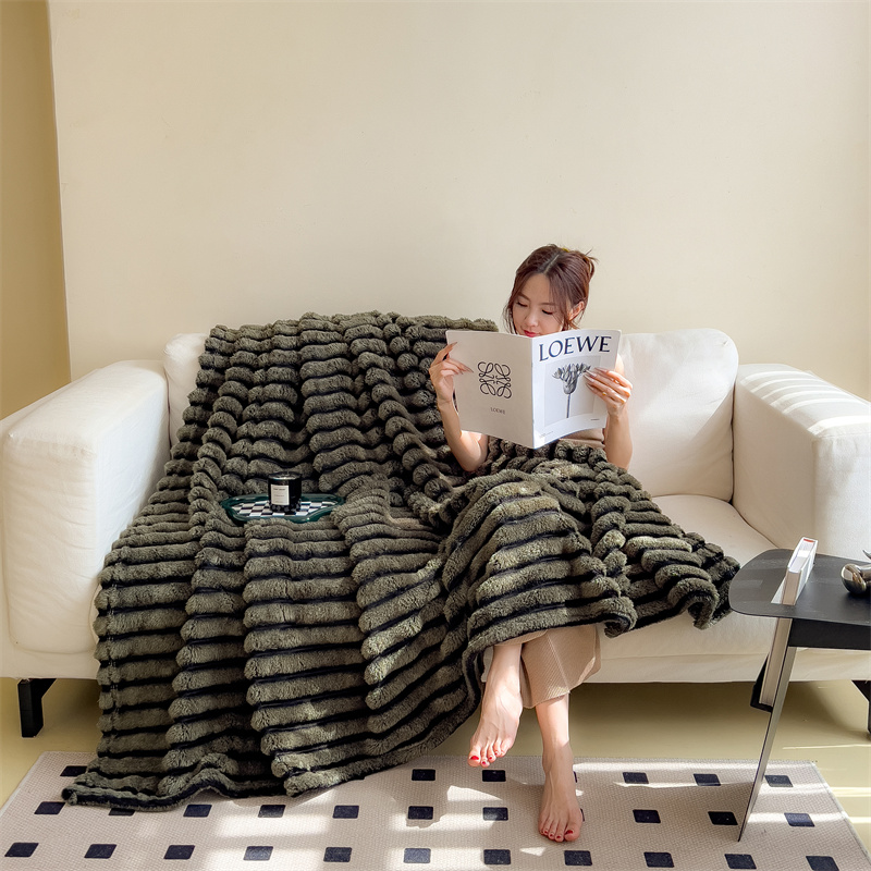 Wholesale thickened double-sided solid color blankets, office nap blankets, milk wool, flannel, little otter wool blankets, DB home textiles Item Picture