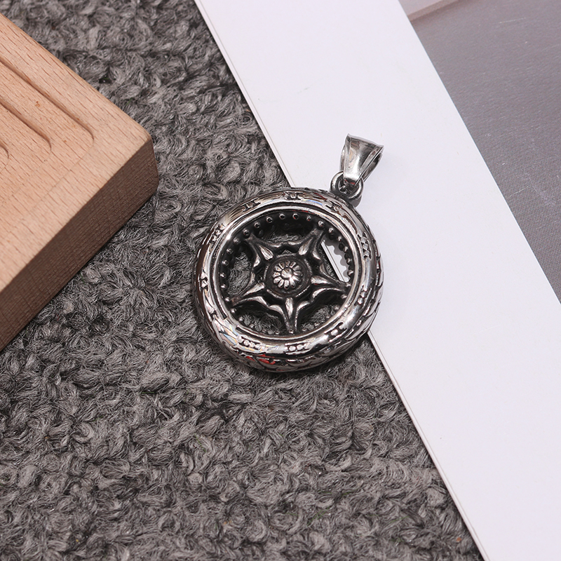 新款时尚男士钛钢不修钢复古朋克风吊坠车轮毛衣链