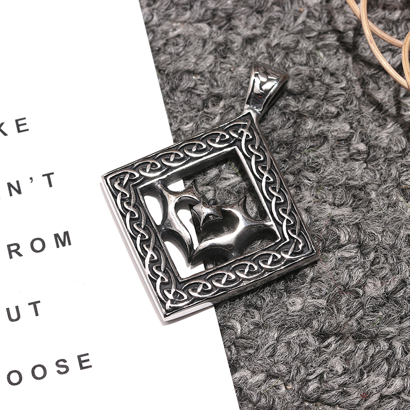 新款时尚男士钛钢不修钢复古朋克风吊坠菱形花纹毛衣链