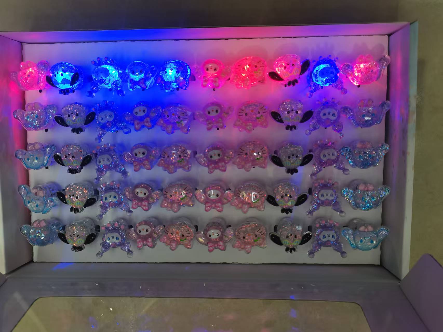 儿童发光戒指卡通氛围戒指可爱图案闪光玩具戒指厂家直销电子树脂戒指发光卡通戒指直销详情7