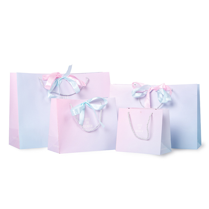 New gift bags, InS-style packaging bags, gradient gift bags, clothing store handbags, paper bags, hand-held return gift bags